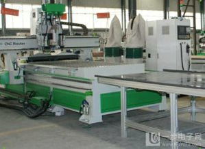 四工序木工开料机、木工加工中心与四切换开料机 厂家价格解析与激光侧孔机的应用